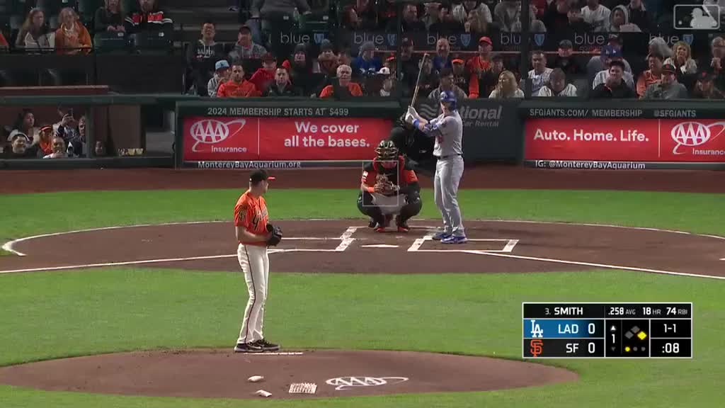 Giants' Flores And Lee Power Win Against Brewers Giants' Flores And Lee Power Win Against Brewers