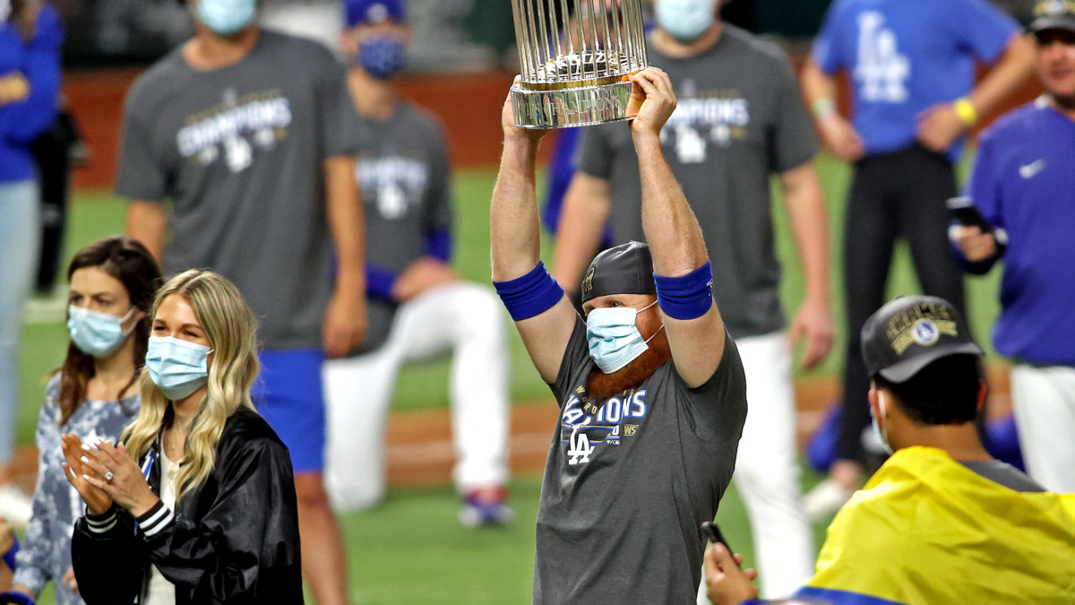 World Series Trajectory Changed By Single Hit, Manager Roberts Concedes World Series Trajectory Changed By Single Hit, Manager Roberts Concedes